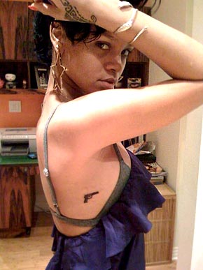 rihanna-tattoo-b